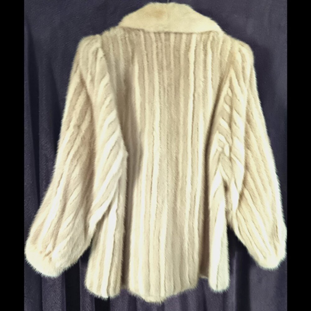 Furry Comfort! Women's Mink Hip-Length Coat - Picture 4 of 7